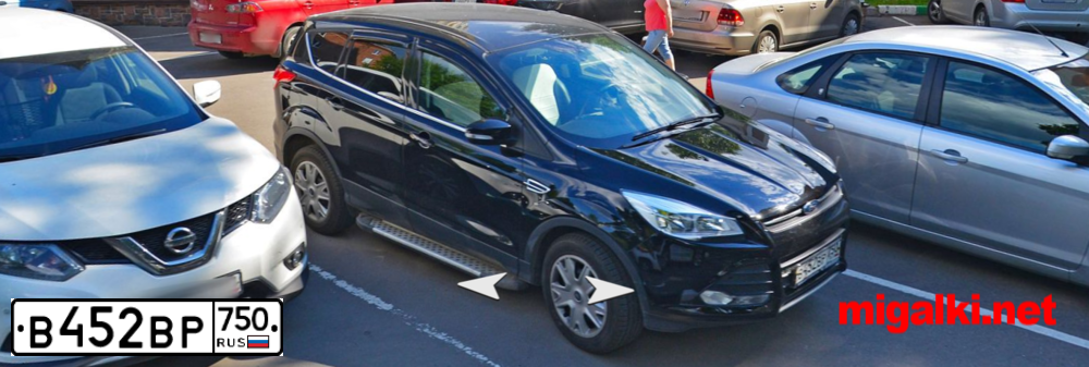 Фото автомобиля FORD KUGA, 2015 — госномер В452ВР750. Цвет: ЧЕРНЫЙ