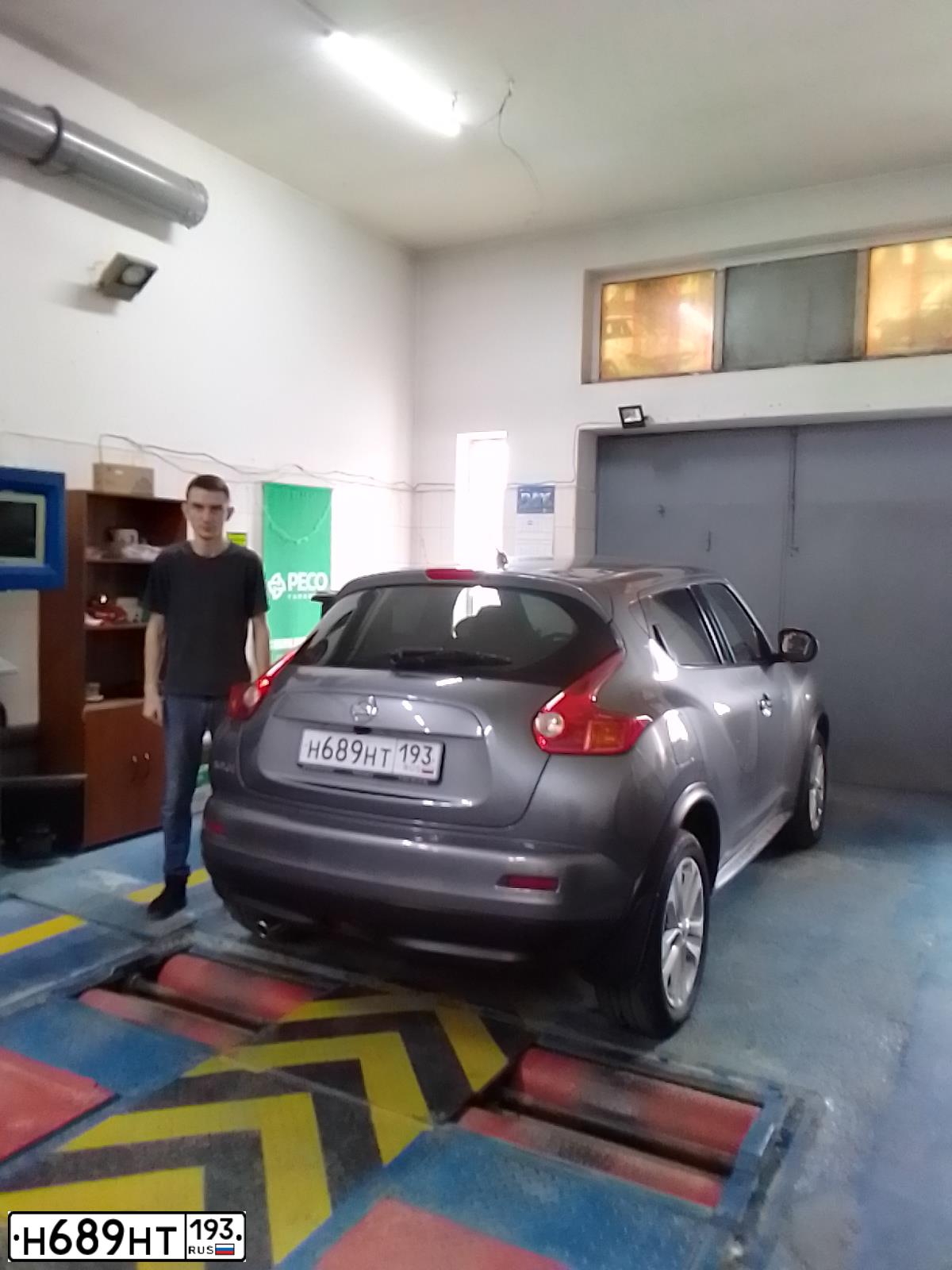 Фото автомобиля NISSAN JUKE, 2013 — госномер А896ХО123. Цвет: СЕРЫЙ