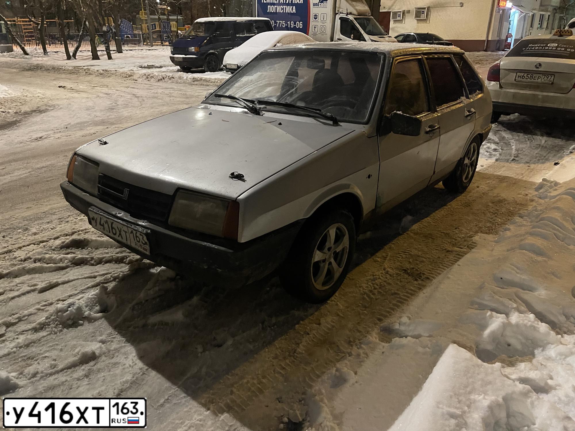 Фото автомобиля LADA 2109 SAMARA, 2002 — госномер У416ХТ163. Цвет: СВЕТЛО-СЕРЕБРИСТЫЙ