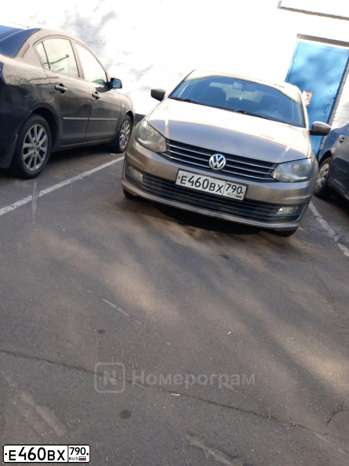 Фото автомобиля VOLKSWAGEN POLO, 2017 — госномер Е460ВХ790. Цвет: БЕЖЕВЫЙ
