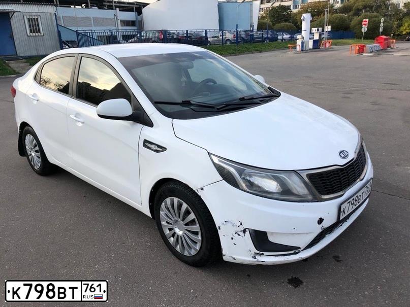 Фото автомобиля KIA RIO, 2011 — госномер Н028УЕ48. Цвет: Белый