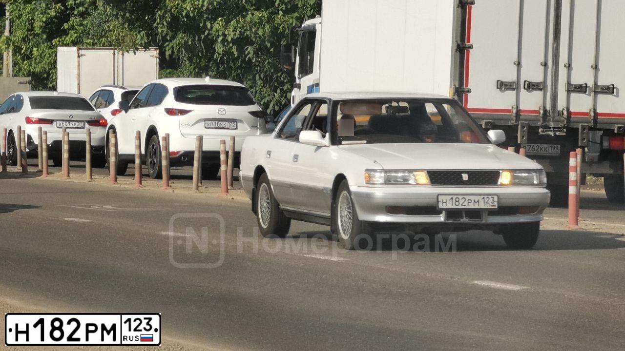 Фото автомобиля ТОЙОТА СНАSЕR ТОУОТА СНАSЕR ТОЙОТА СНАSЕR ТОУОТА СНАSЕR, 1989 — госномер Н182РМ123. Цвет: Белый