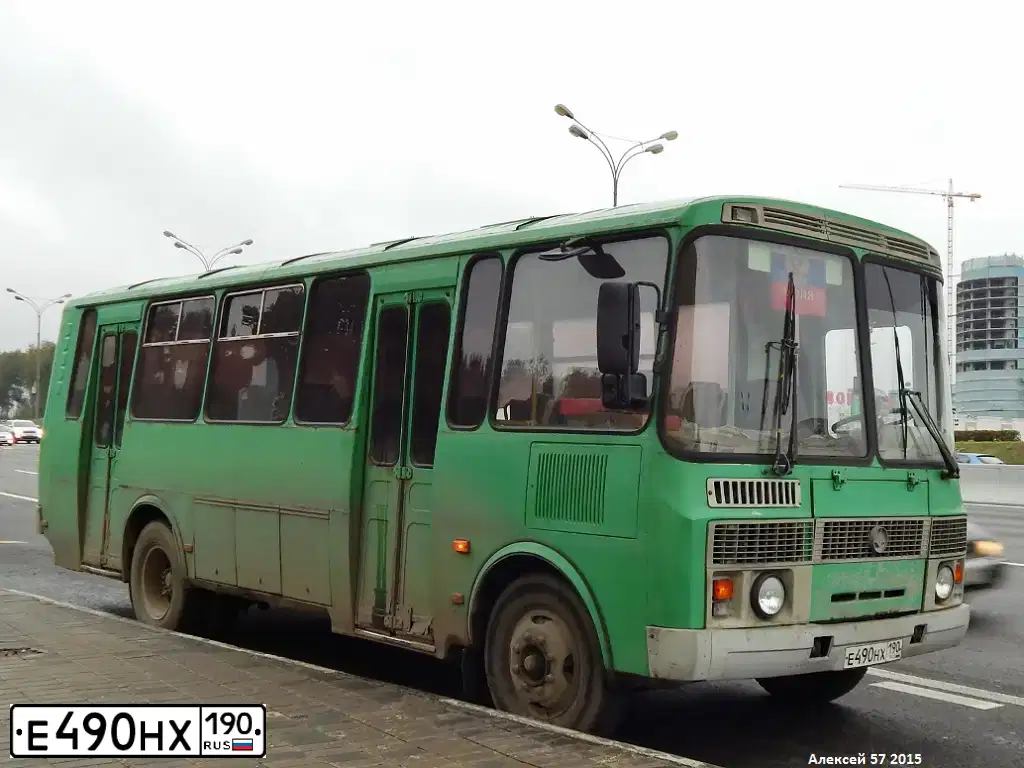 Фото автомобиля PAZ 4234, 2007 — госномер Е490НХ190. Цвет: САЛАТОВЫЙ