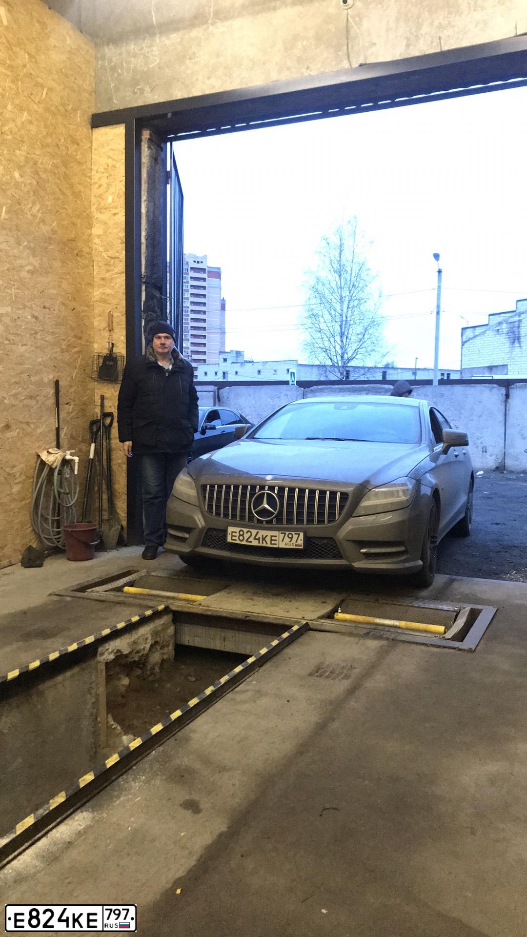 Фото автомобиля MERCEDES-BENZ  CLS 350, 2011 — госномер Е955РР790. Цвет: СЕРЫЙ