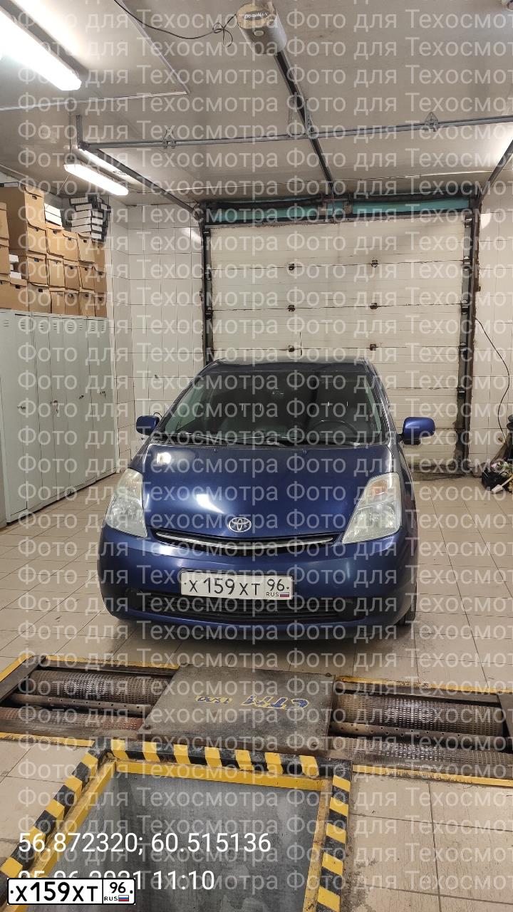 Фото автомобиля TOYOTA PRIUS, 2009 — госномер Х159ХТ96. Цвет: СИНИЙ