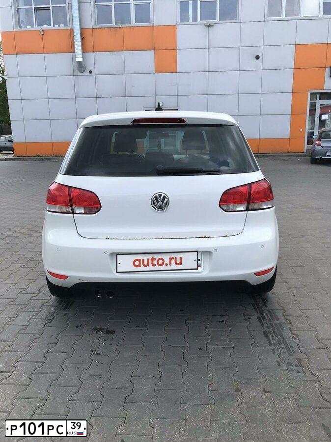 Фото автомобиля VOLKSWAGEN GOLF, 2009 — госномер В083ВН774. Цвет: Белый