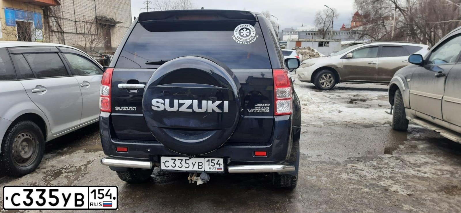 Фото автомобиля SUZUKI GRAND VITARA, 2010 — госномер Р247ВТ70. Цвет: ЧЕРНЫЙ