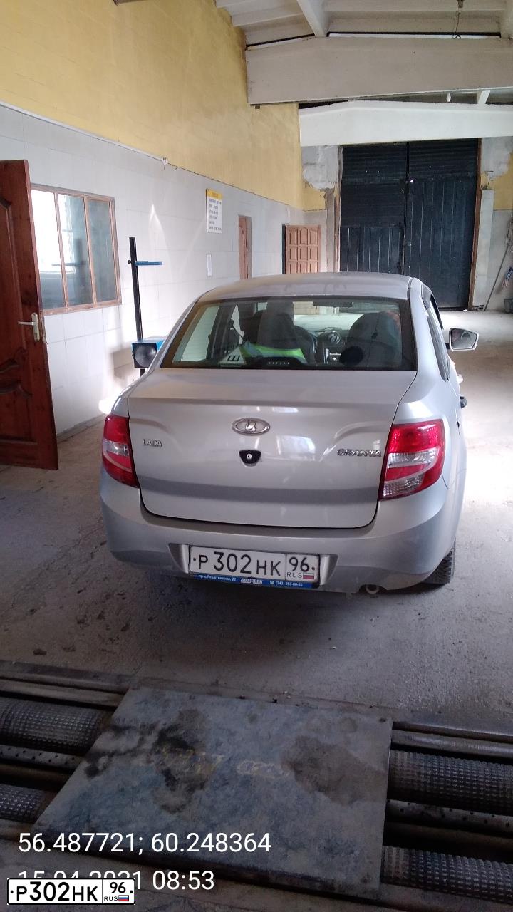Фото автомобиля LADA 2111, 2001 — госномер Е307НУ96. Цвет: СВЕТЛО-СЕРЫЙ