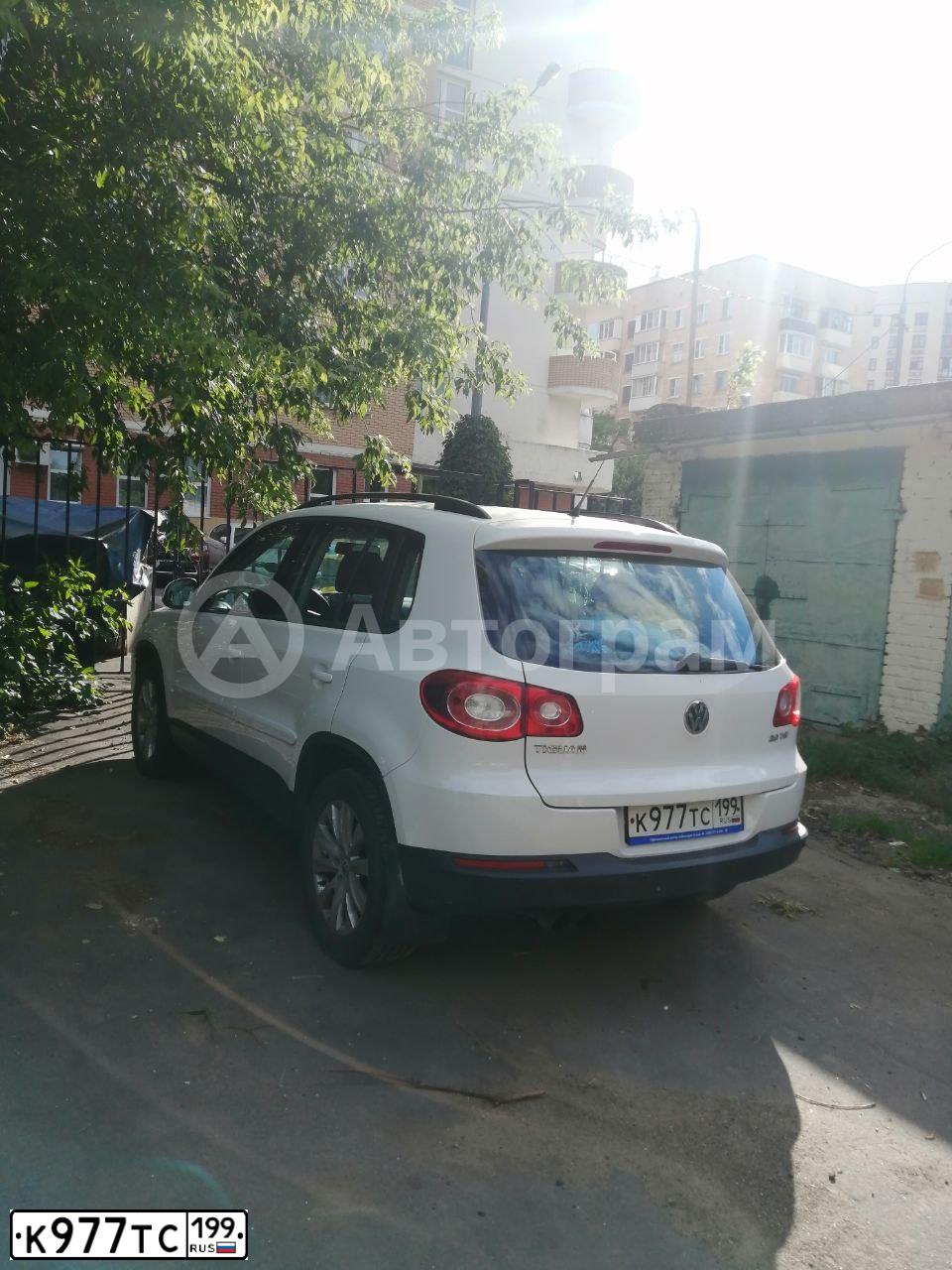 Фото автомобиля VOLKSWAGEN TIGUAN, 2009 — госномер К977ТС199. Цвет: БЕЛЫЙ