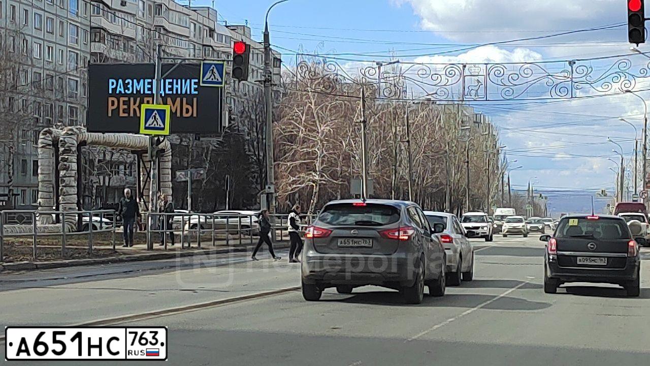 Фото автомобиля RENAULT SANDERO, 2018 — госномер А651НС763. Цвет: КРАСНЫЙ