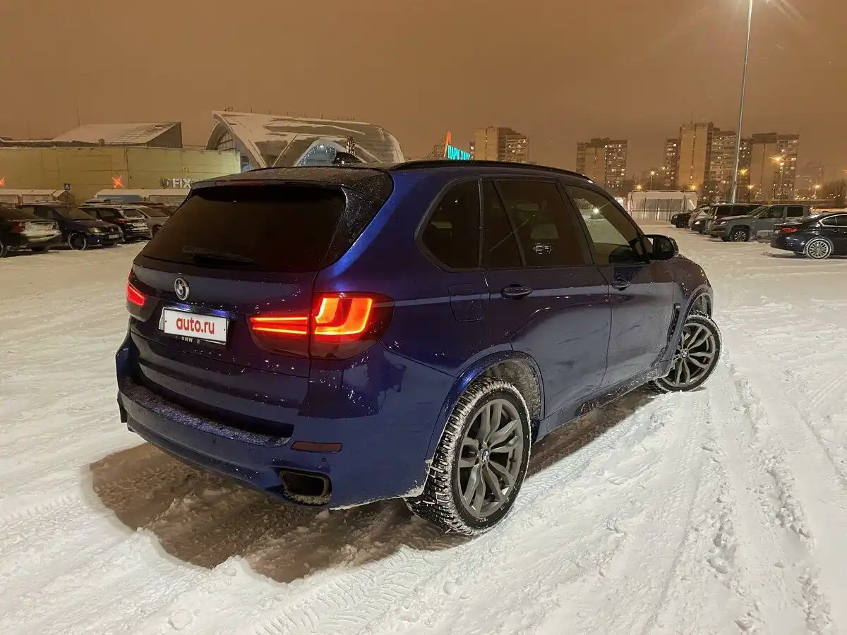 Фото автомобиля BMW X5, 2013 — госномер О236РВ32. Цвет: синий