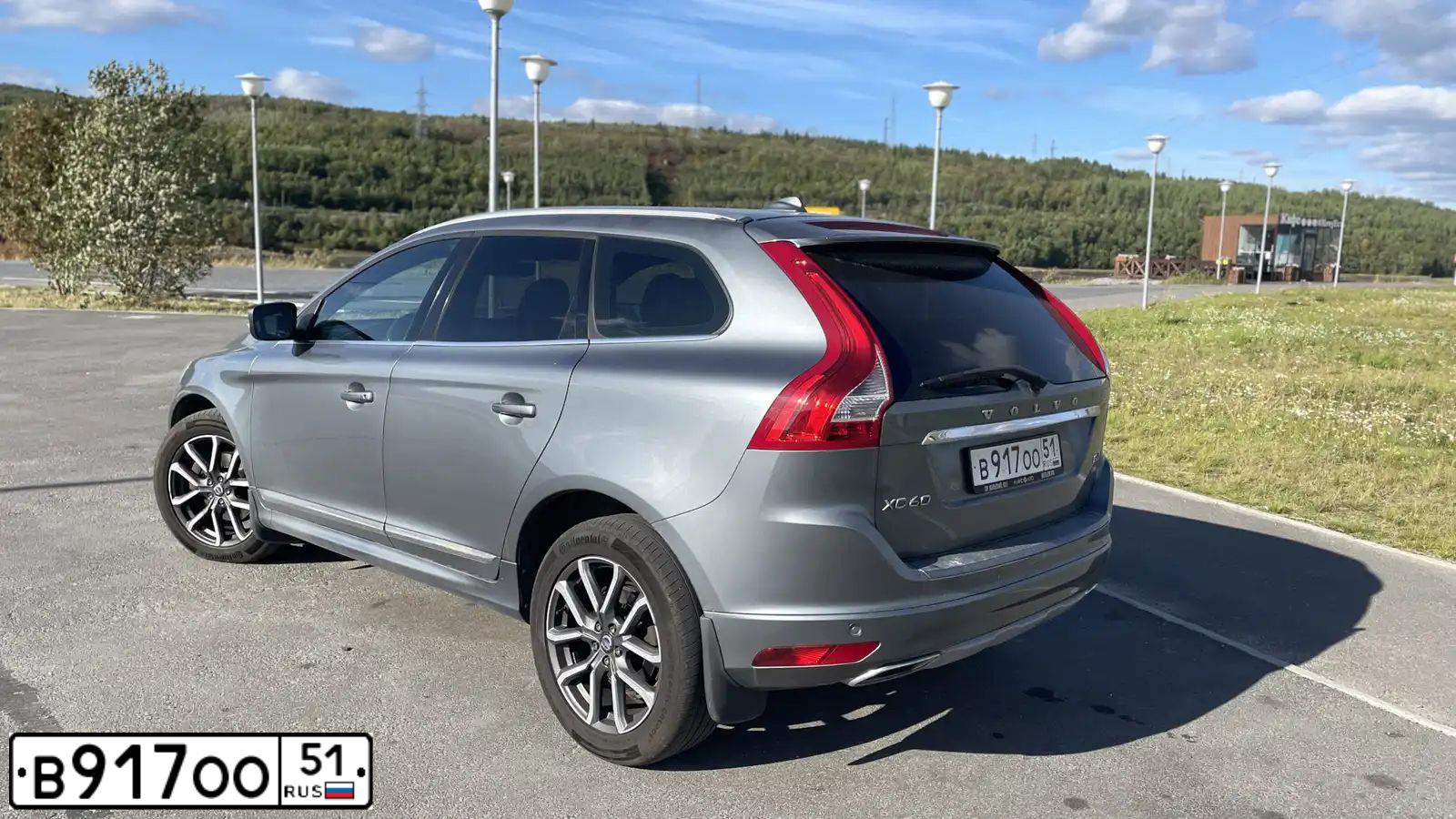 Фото автомобиля VOLVO XC60, 2015 — госномер В917ОО51. Цвет: СТАЛЬНОЙ