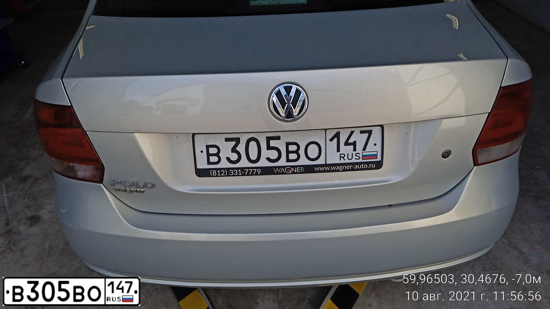 Фото автомобиля VOLKSWAGEN POLO, 2012 — госномер Р111КМ178. Цвет: Серебристо-Желтый