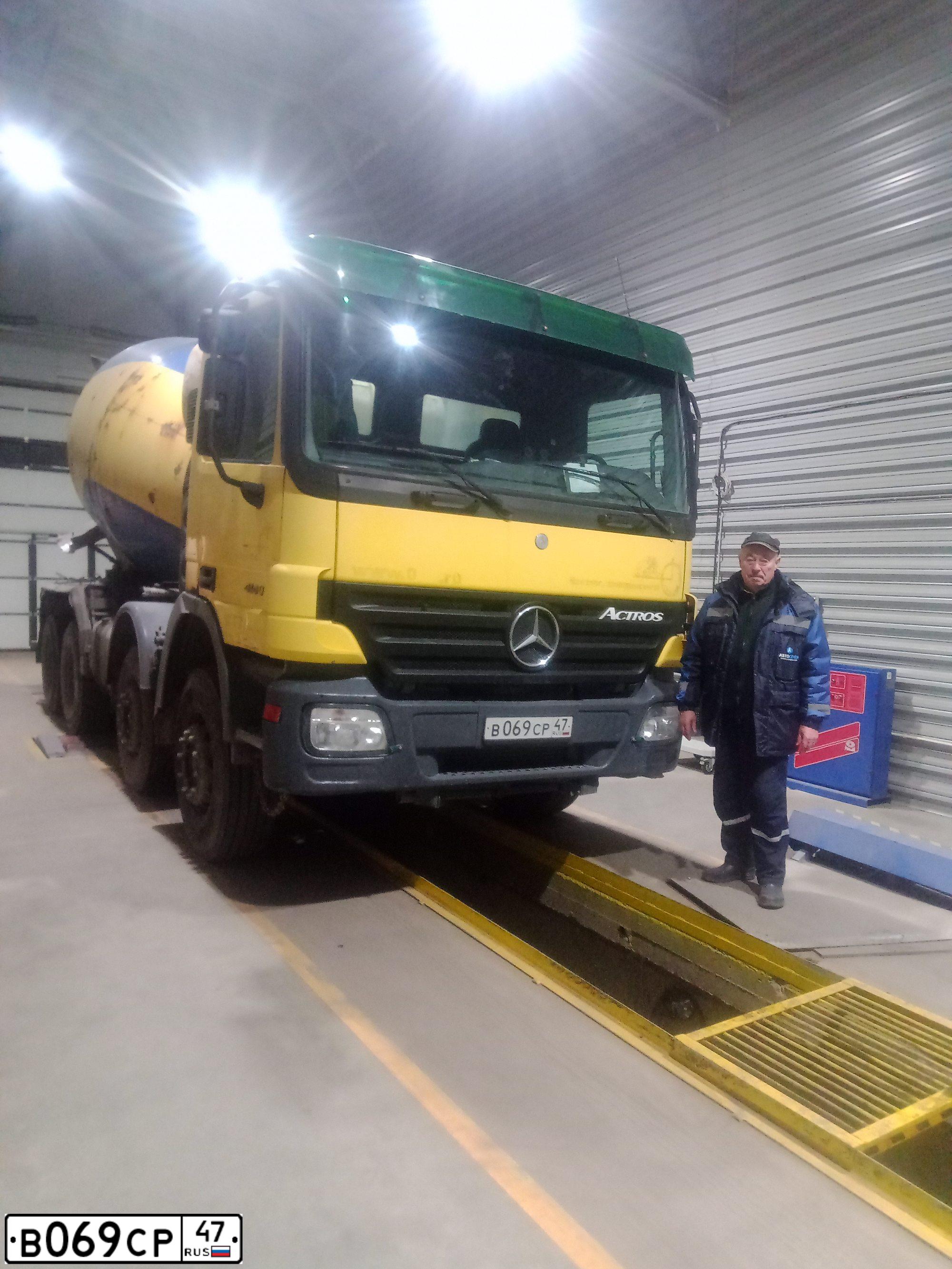 Фото автомобиля MERCEDES ACTROS, 2007 — госномер В585КК178. Цвет: ЖЁЛТЫЙ