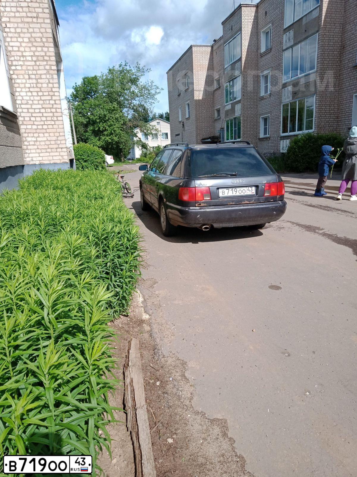 Фото автомобиля AUDI A6, 1996 — госномер В719ОО43. Цвет: ФИОЛЕТОВЫЙ