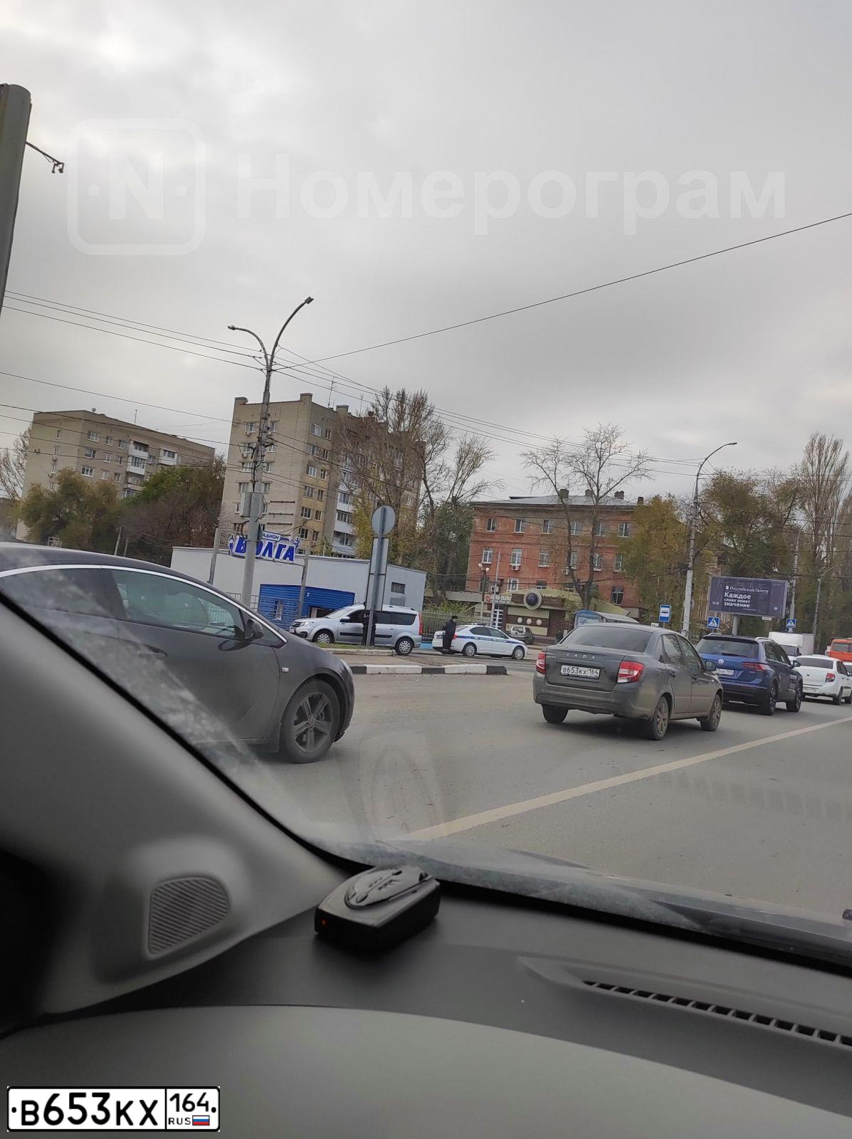 Фото автомобиля LADA 2190 GRANTA, 2019 — госномер В653КХ164. Цвет: СЕРЕБРИСТО-ТЕМНО-СЕРЫЙ