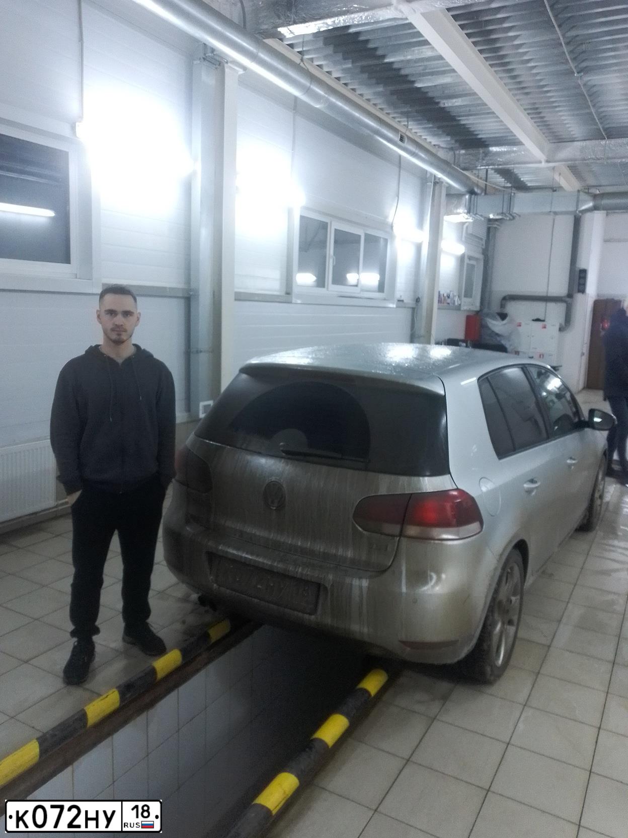 Фото автомобиля VOLKSWAGEN GOLF, 2011 — госномер К072НУ18. Цвет: СЕРЕБРИСТЫЙ