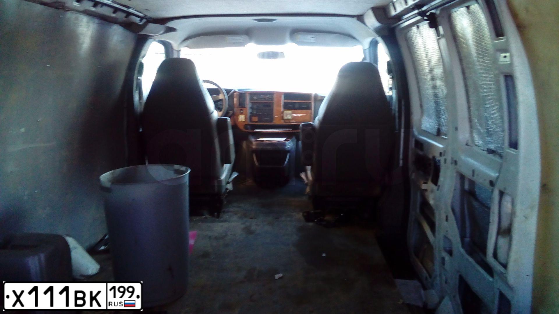 Фото автомобиля CHEVROLET EXPRESS VAN, 2006 — госномер У473НО799. Цвет: БЕЛЫЙ