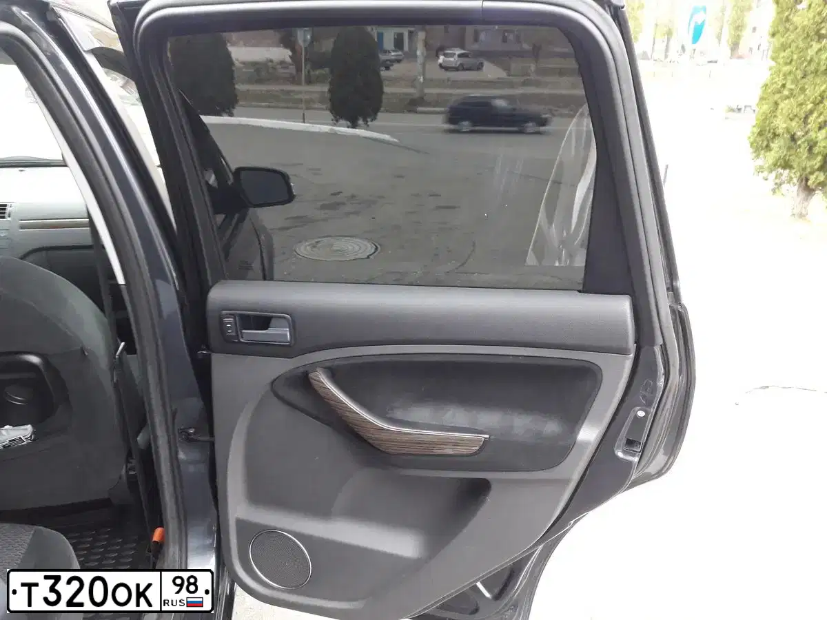 Фото автомобиля FORD FOCUS C-MAX, 2008 — госномер Т320ОК98. Цвет: ТЕМНО-СЕРЫЙ
