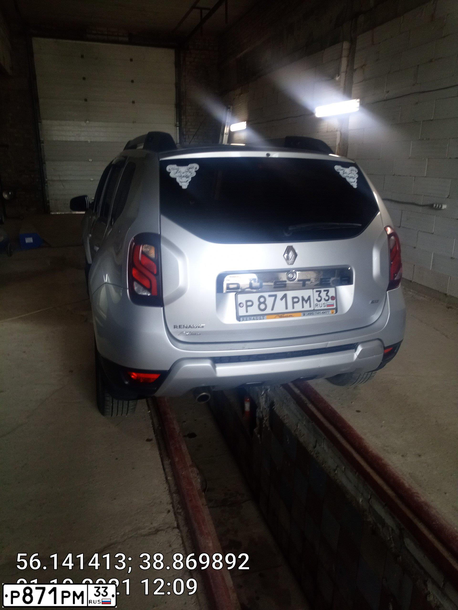 Фото автомобиля RENAULT DUSTER, 2016 — госномер Р871РМ33. Цвет: СВЕТЛО-СЕРЫЙ