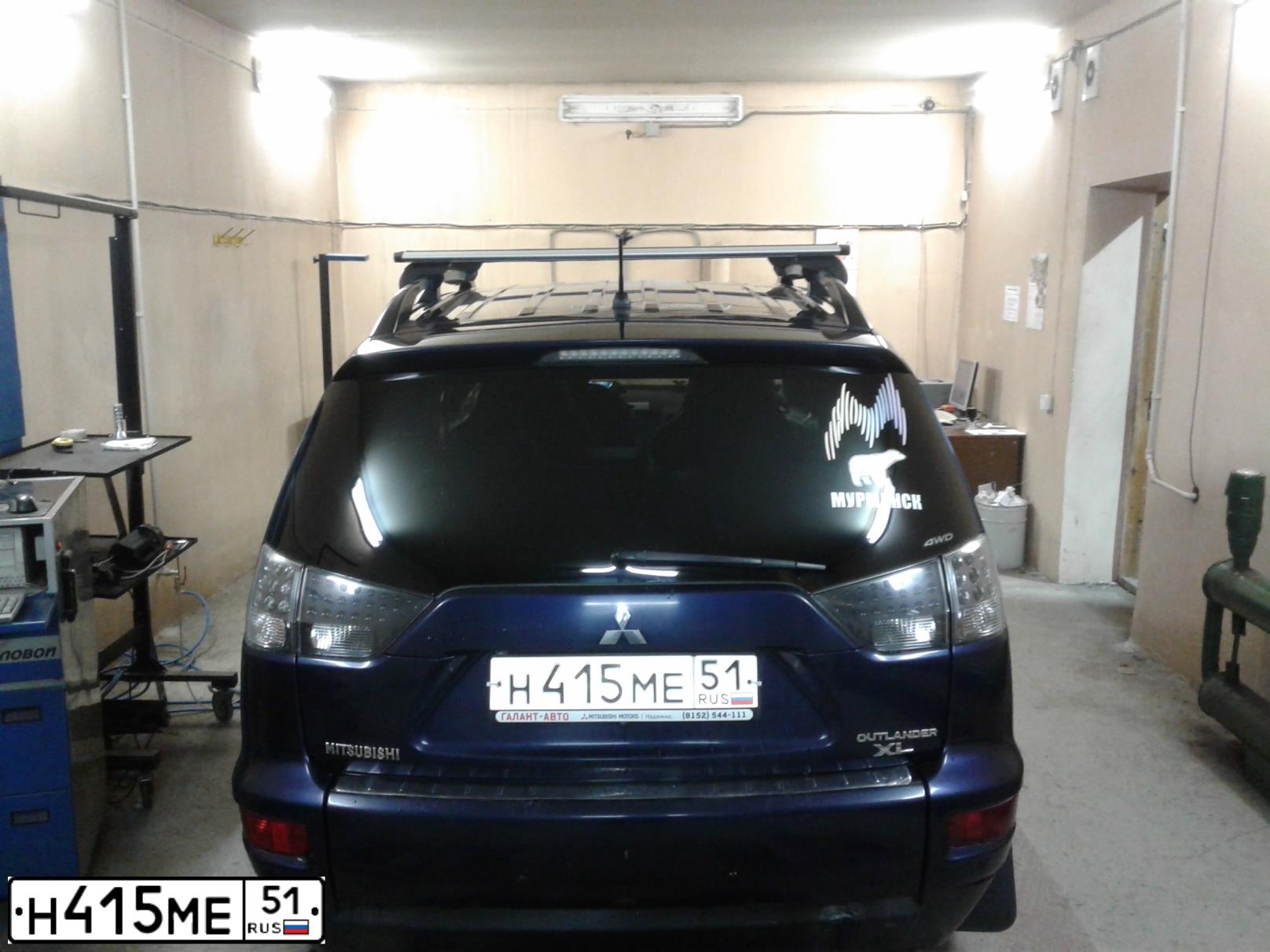 Фото автомобиля MITSUBISHI OUTLANDER, 2011 — госномер Н415МЕ51. Цвет: СИНИЙ