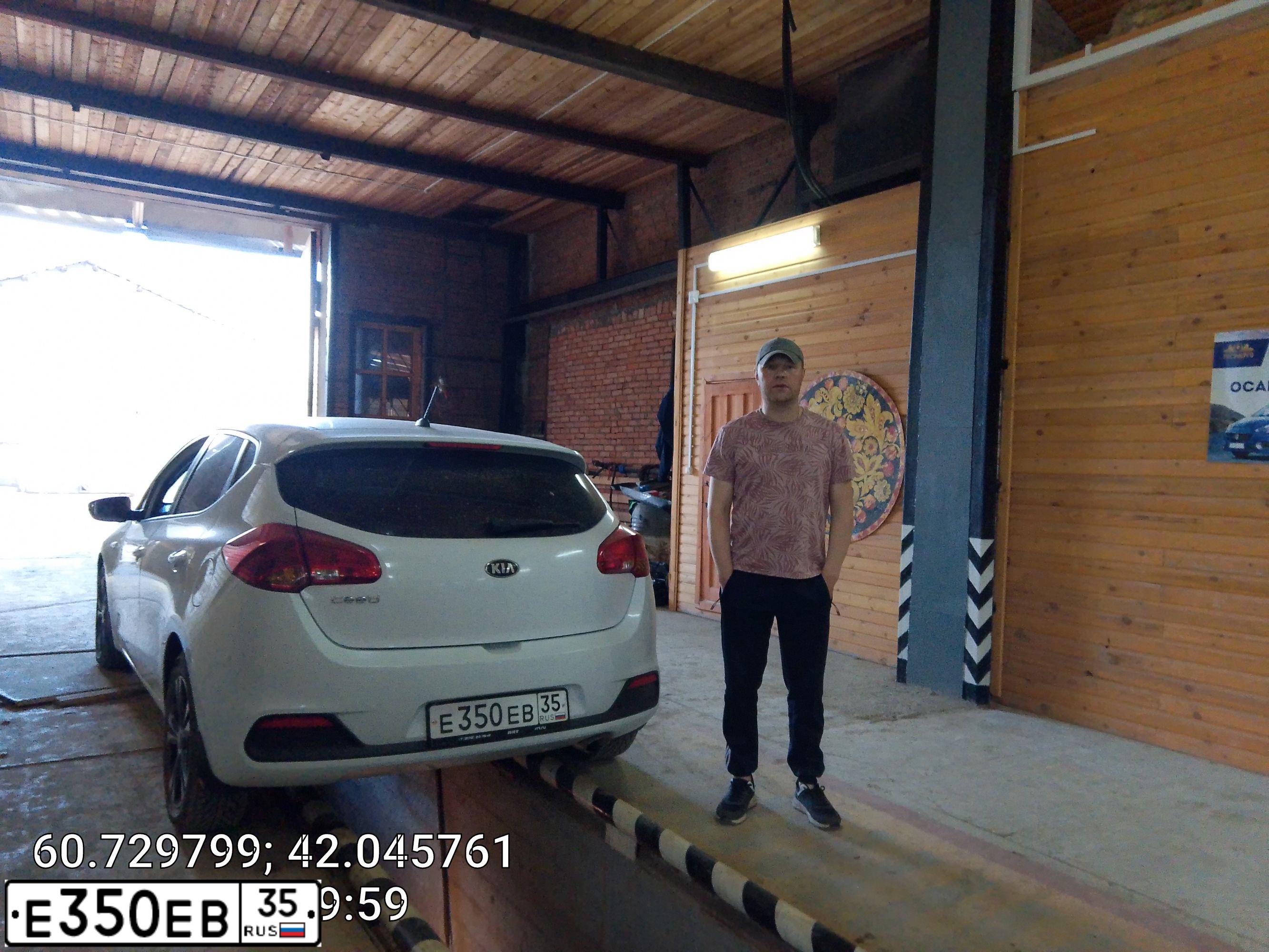 Фото автомобиля KIA CEE'D, 2013 — госномер М375МУ35. Цвет: Белый