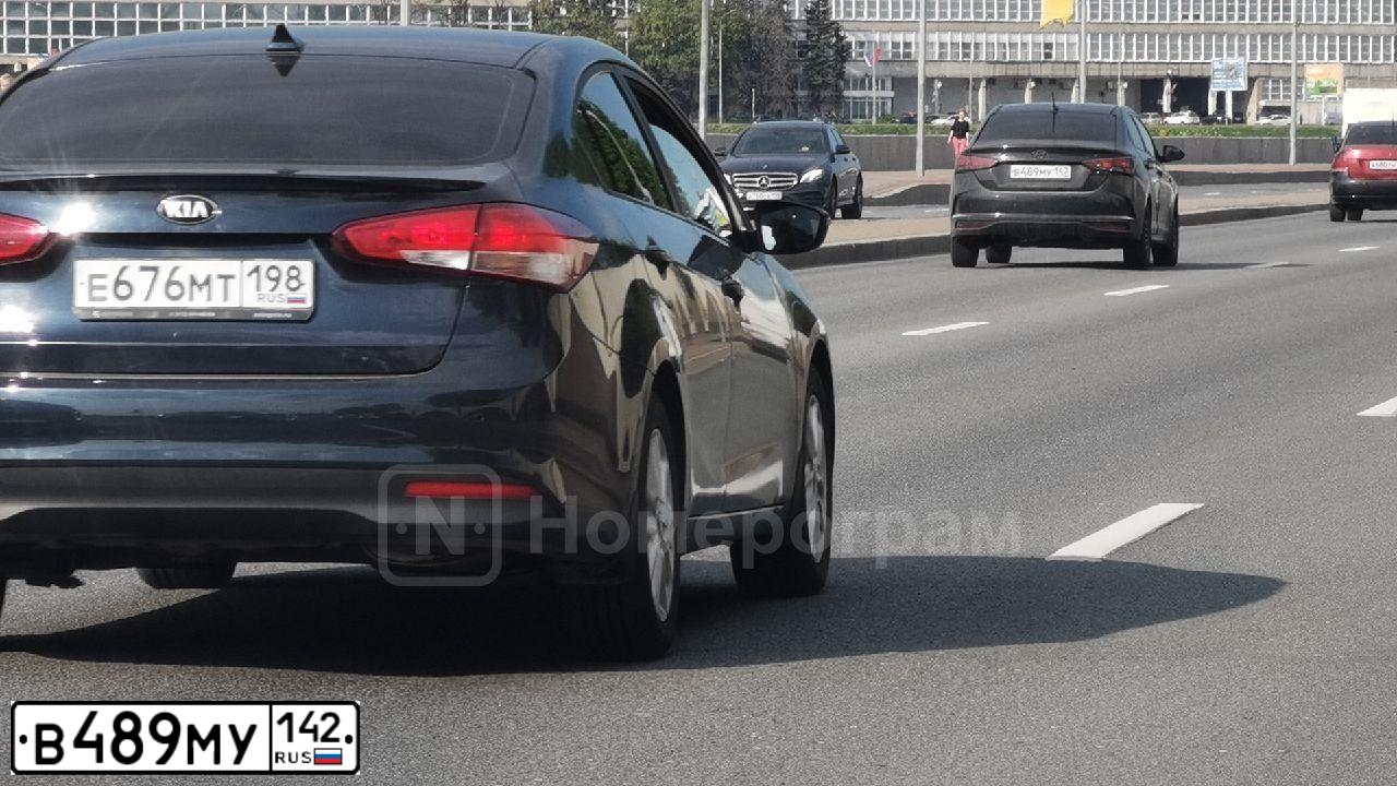 Фото автомобиля MITSUBISHI OUTLANDER, 2004 — госномер В489МУ142. Цвет: ЧЕРНЫЙ