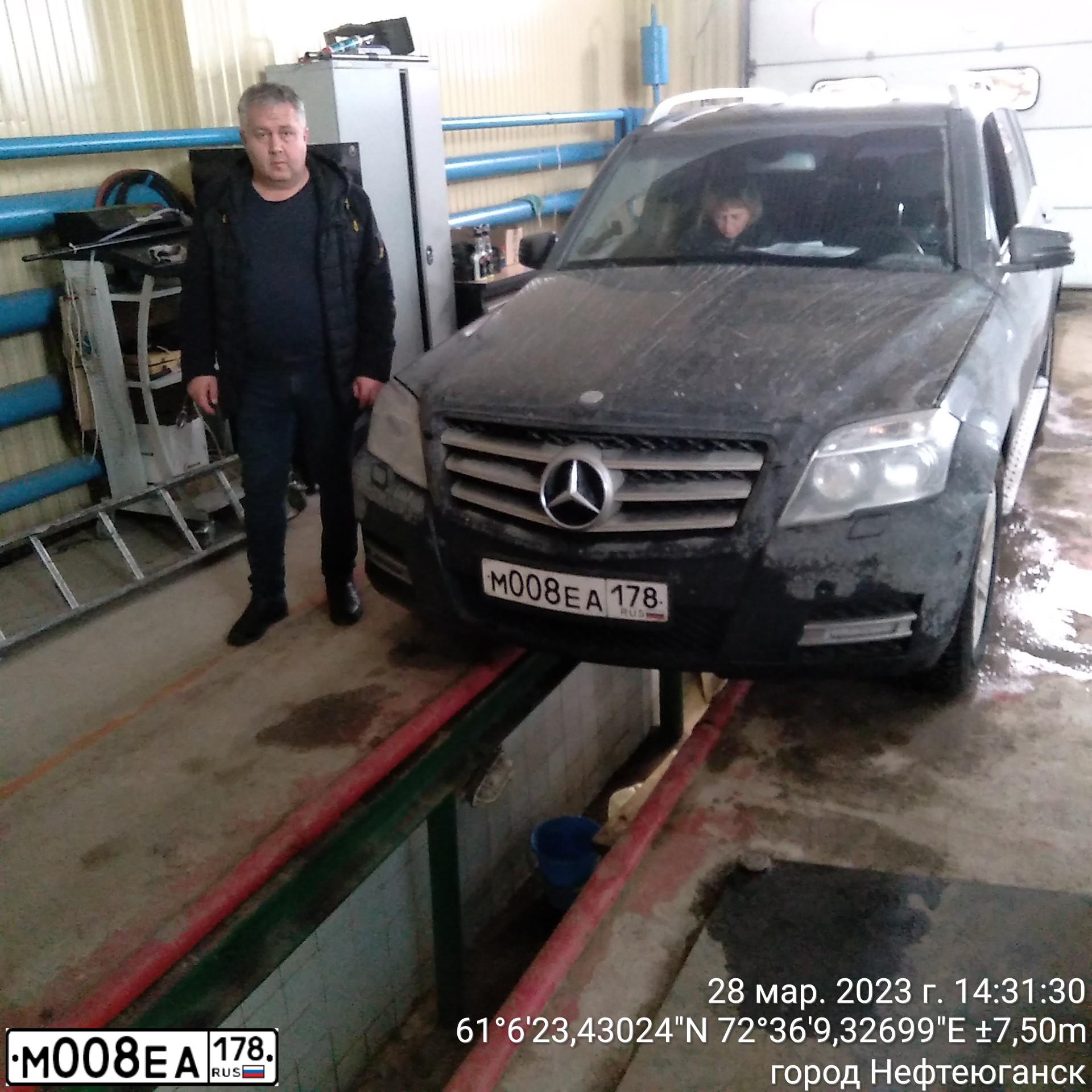 Фото автомобиля MERCEDES GLK-KLASSE, 2011 — госномер Н008ЕА178. Цвет: ЧЕРНЫЙ