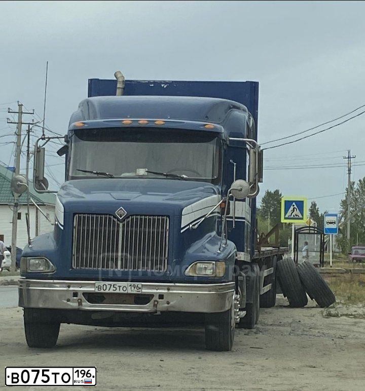 Фото автомобиля INTERNATIONAL HEAVY TRUCK 8500-9900, 2003 — госномер В075ТО196. Цвет: СИНИЙ