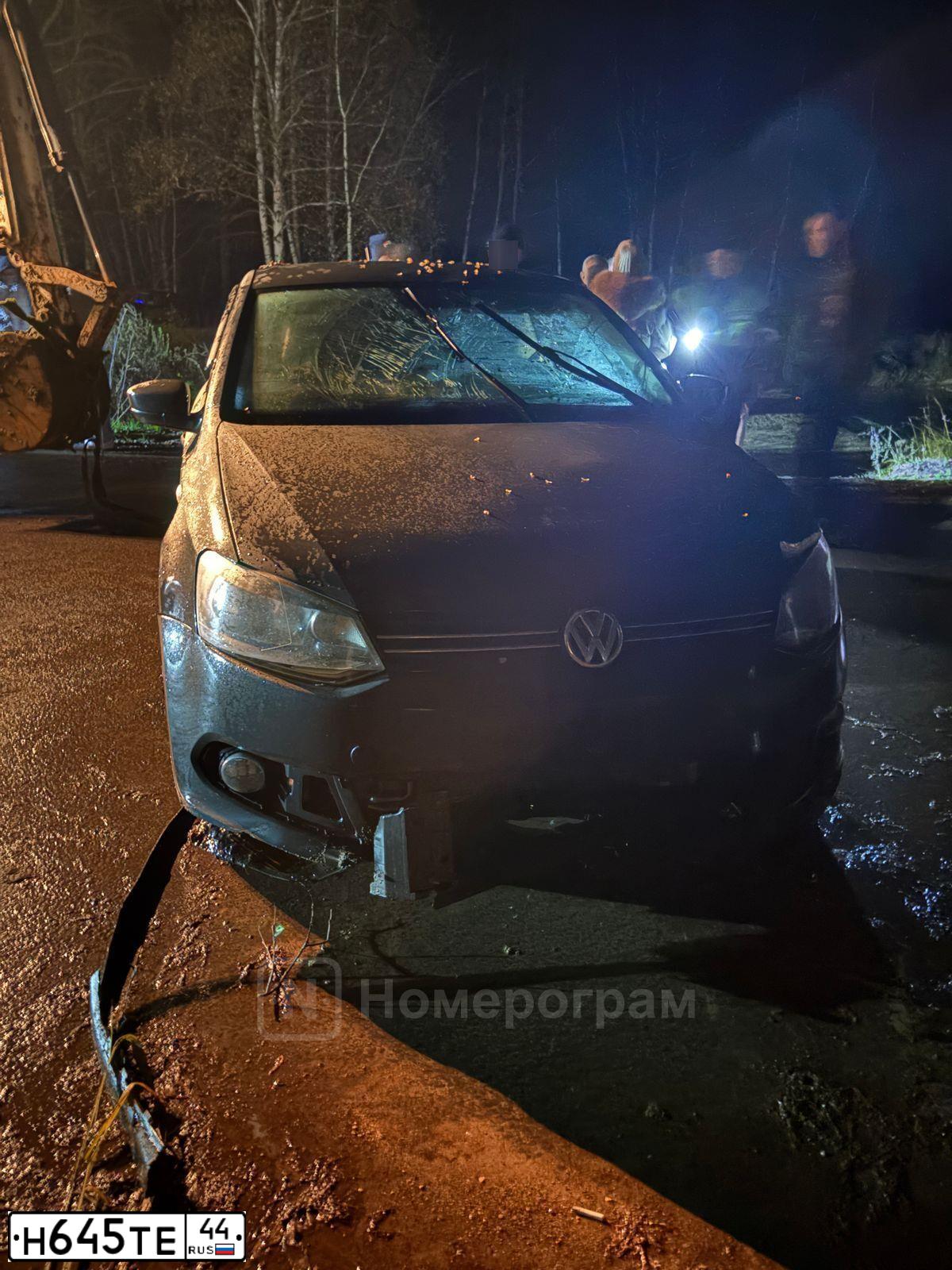 Фото автомобиля VOLKSWAGEN POLO, 2010 — госномер Н645ТЕ44. Цвет: СЕРЫЙ