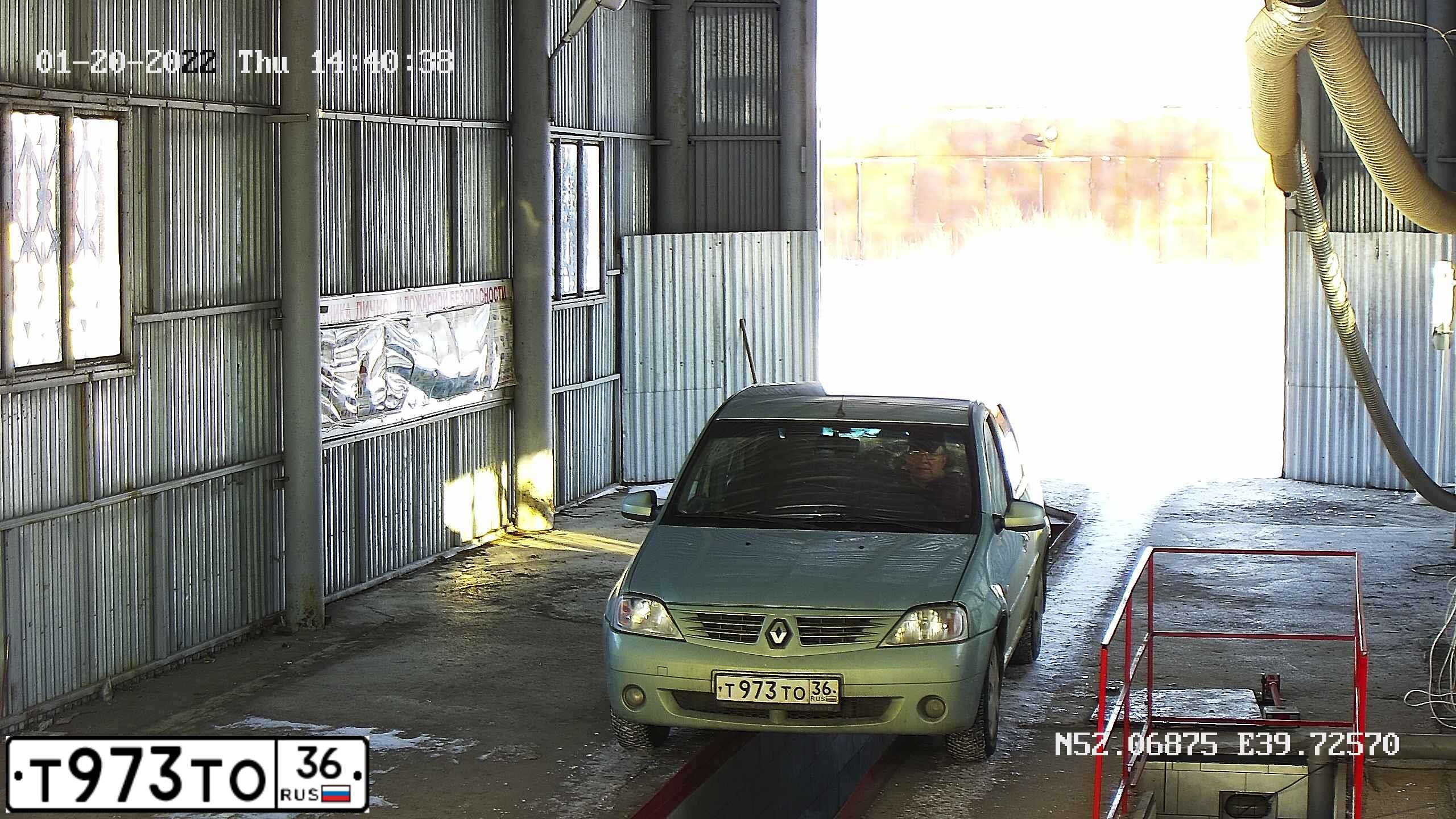 Фото автомобиля RENAULT LOGAN, 2009 — госномер Р586ВР48. Цвет: СВЕТЛО-ЗЕЛЕНЫЙ