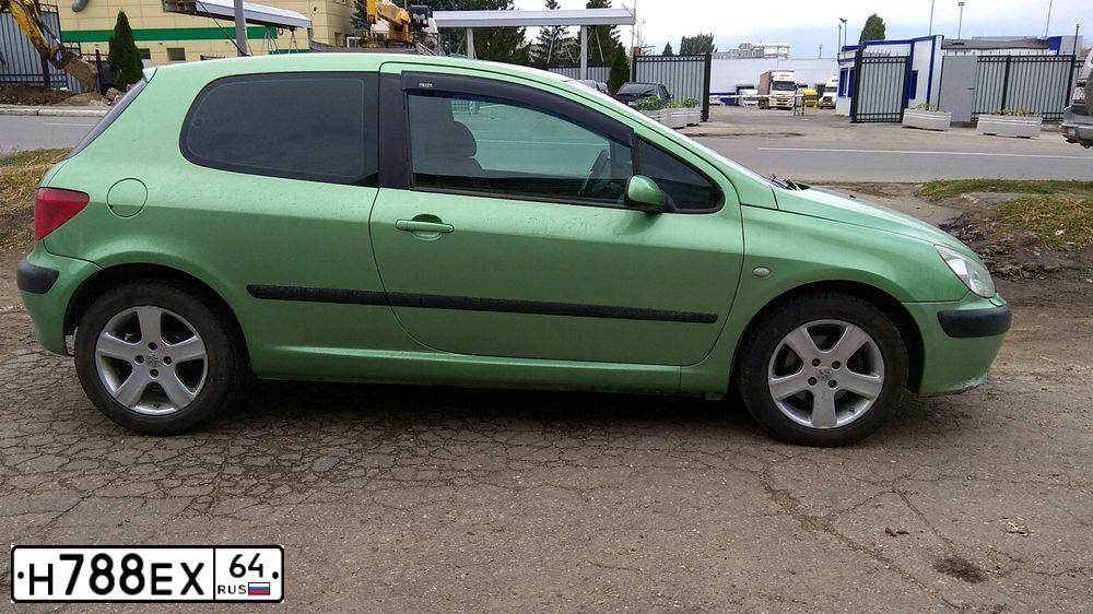 Фото автомобиля PEUGEOT 307, 2002 — госномер М142АУ164. Цвет: ЗЕЛЕНЫЙ