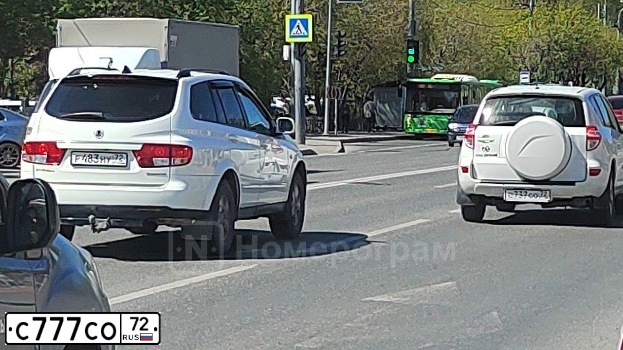 Фото автомобиля RENAULT SANDERO, 2018 — госномер С777СО72. Цвет: БЕЖЕВЫЙ