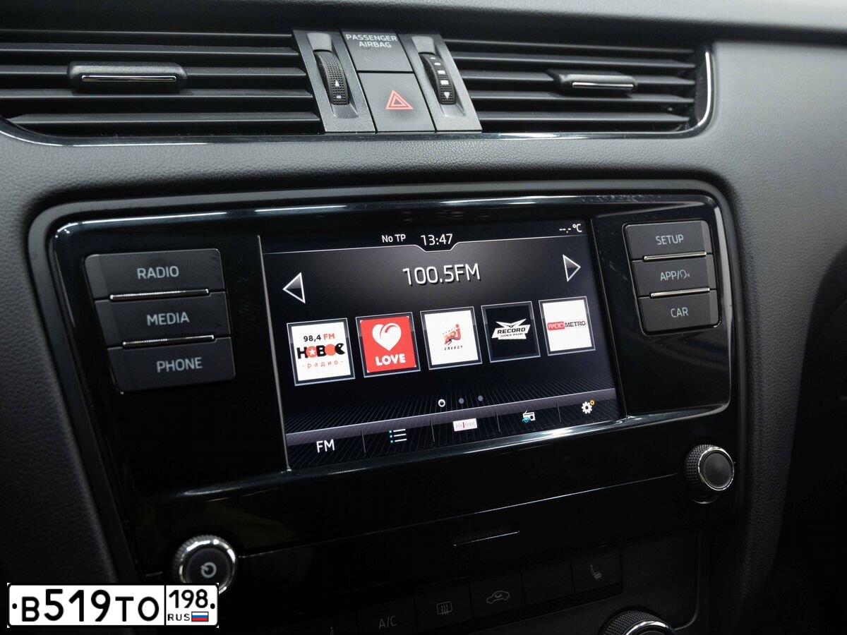 Фото автомобиля SKODA OCTAVIA, 2019 — госномер М814ТК797. Цвет: БЕЛЫЙ