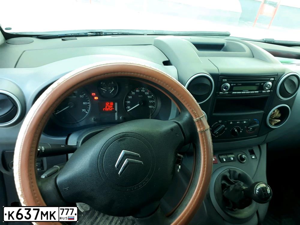 Фото автомобиля CITROEN BERLINGO, 2011 — госномер К637МК777. Цвет: Белый