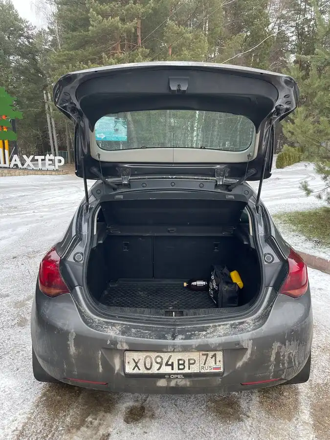 Фото автомобиля OPEL ASTRA, 2011 — госномер Х094ВР71. Цвет: СЕРЫЙ МЕТАЛЛИК
