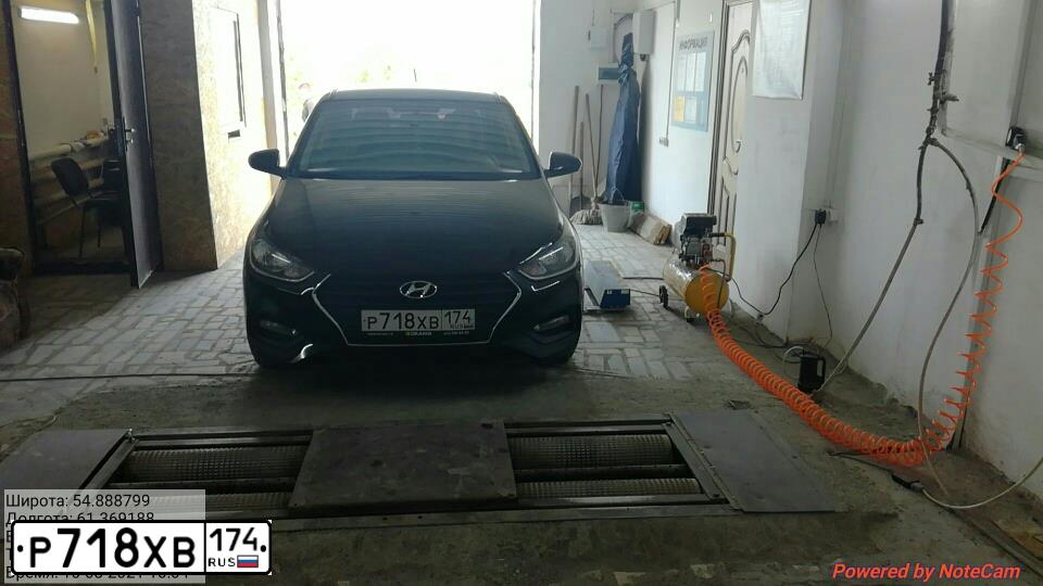 Фото автомобиля HYUNDAI SOLARIS, 2017 — госномер Р718ХВ174. Цвет: ЧЕРНЫЙ