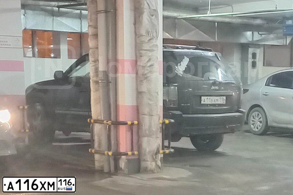Фото автомобиля JEEP GRAND CHEROKEE, 2005 — госномер А116ХМ116. Цвет: ЧЕРНЫЙ