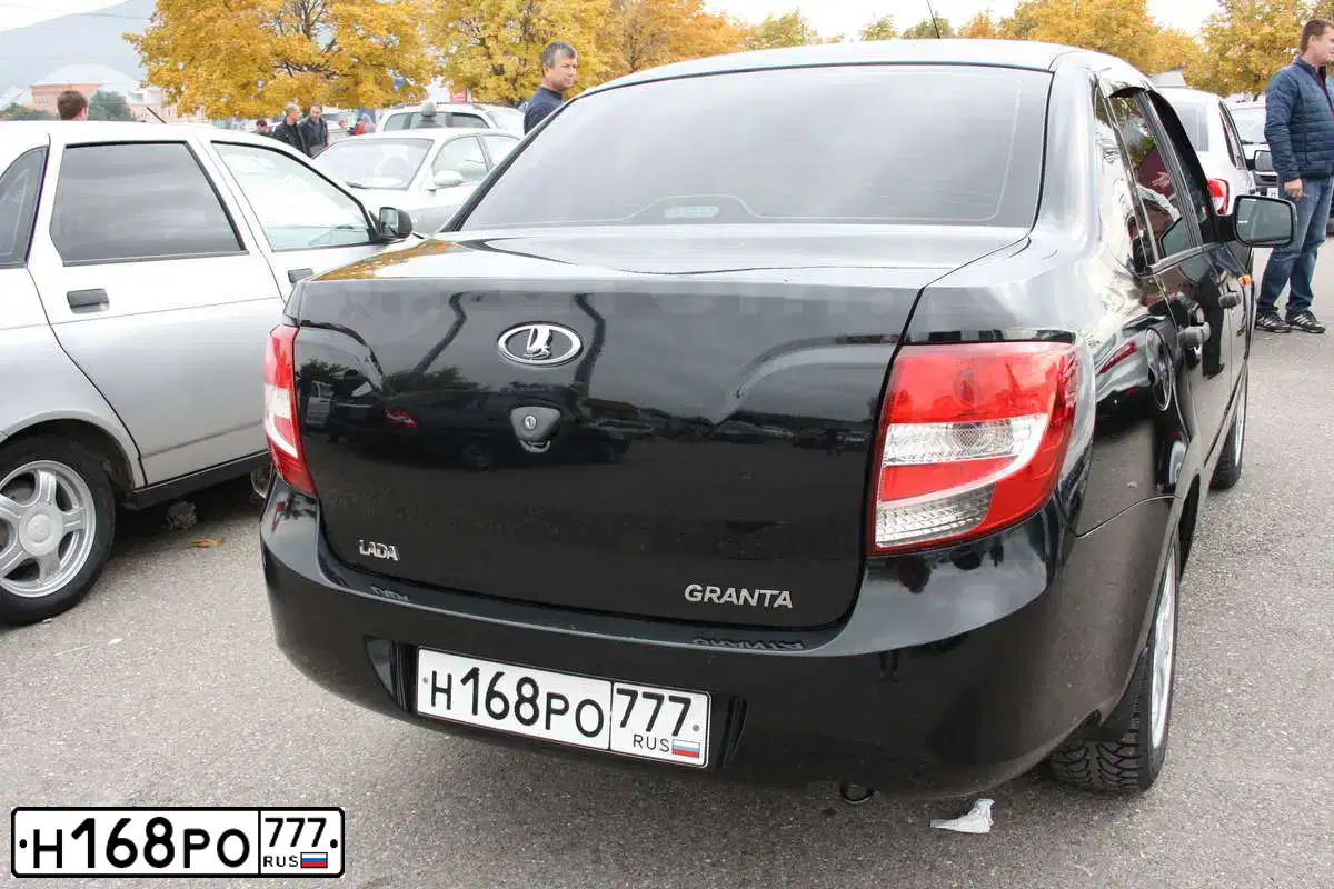 Фото автомобиля LADA 2190 GRANTA, 2014 — госномер Е361ТУ126. Цвет: Сине-Черный