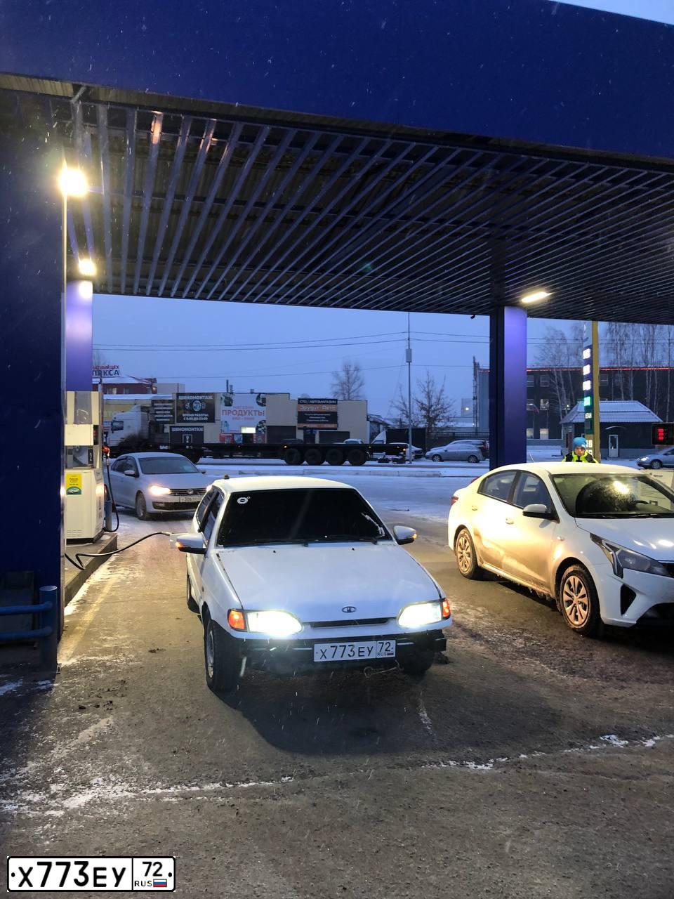 Фото автомобиля LADA 2113 SAMARA, 2010 — госномер Х773ЕУ72. Цвет: Белый