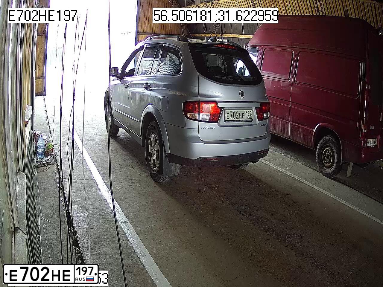 Фото автомобиля SSANGYONG KYRON, 2014 — госномер Е702НЕ197. Цвет: СЕРЫЙ