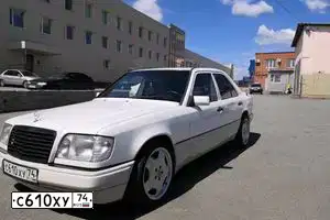 Фото автомобиля MERCEDES E-KLASSE, 1994 — госномер В688СА763. Цвет: Белый
