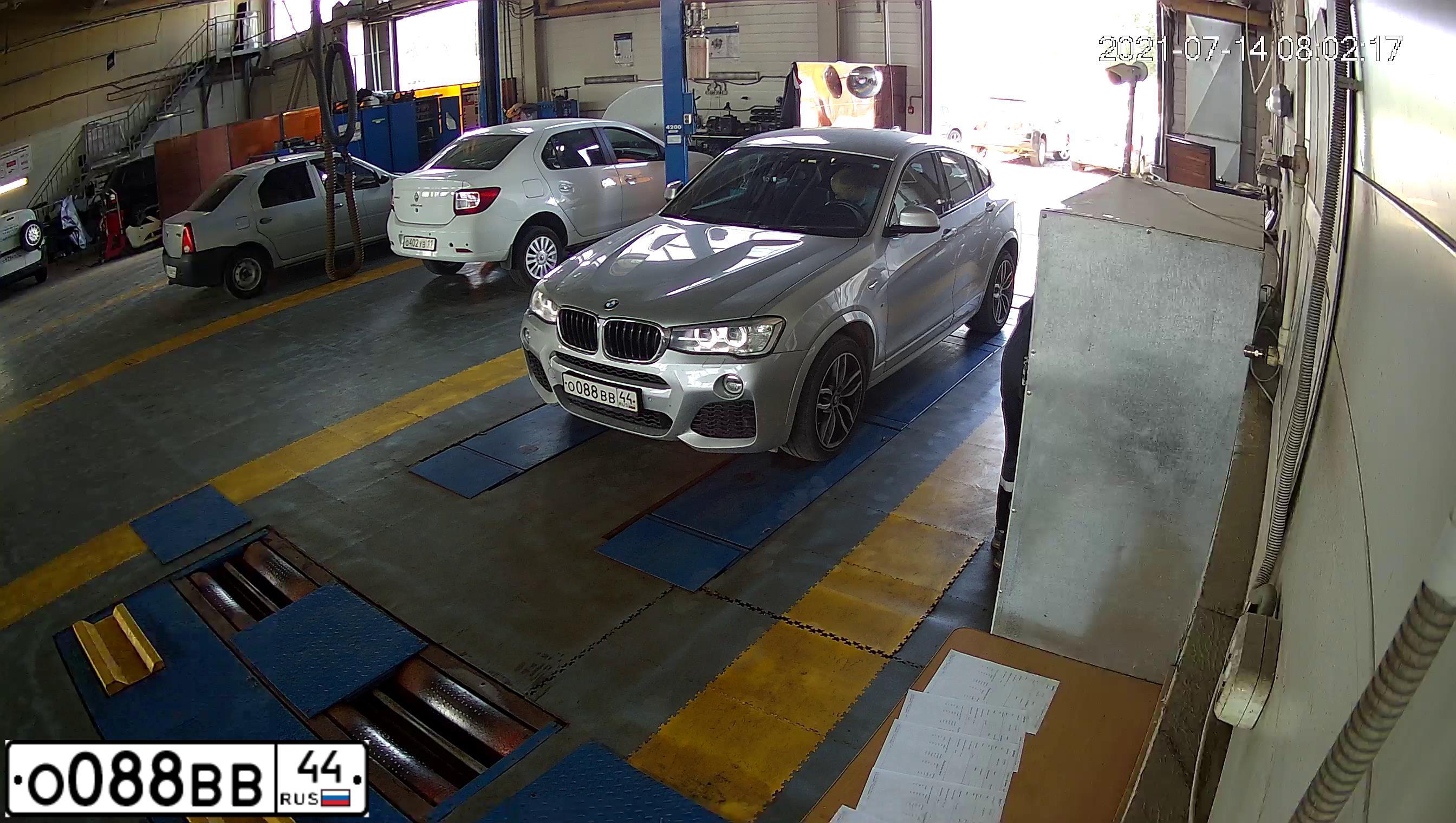Фото автомобиля BMW X3, 2008 — госномер О088ВВ44. Цвет: серебристый
