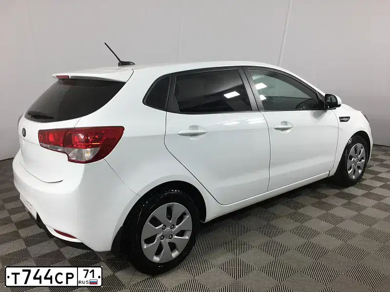 Фото автомобиля KIA RIO, 2017 — госномер Н049ТС33. Цвет: Белый