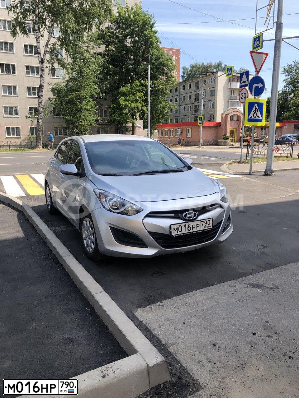 Фото автомобиля HYUNDAI I30, 2014 — госномер М016НР790. Цвет: Серебристый