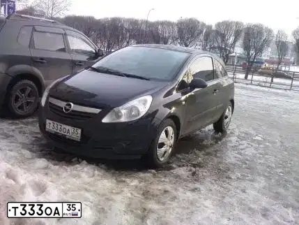 Фото автомобиля OPEL CORSA, 2007 — госномер М065ЕА35. Цвет: ЧЕРНЫЙ