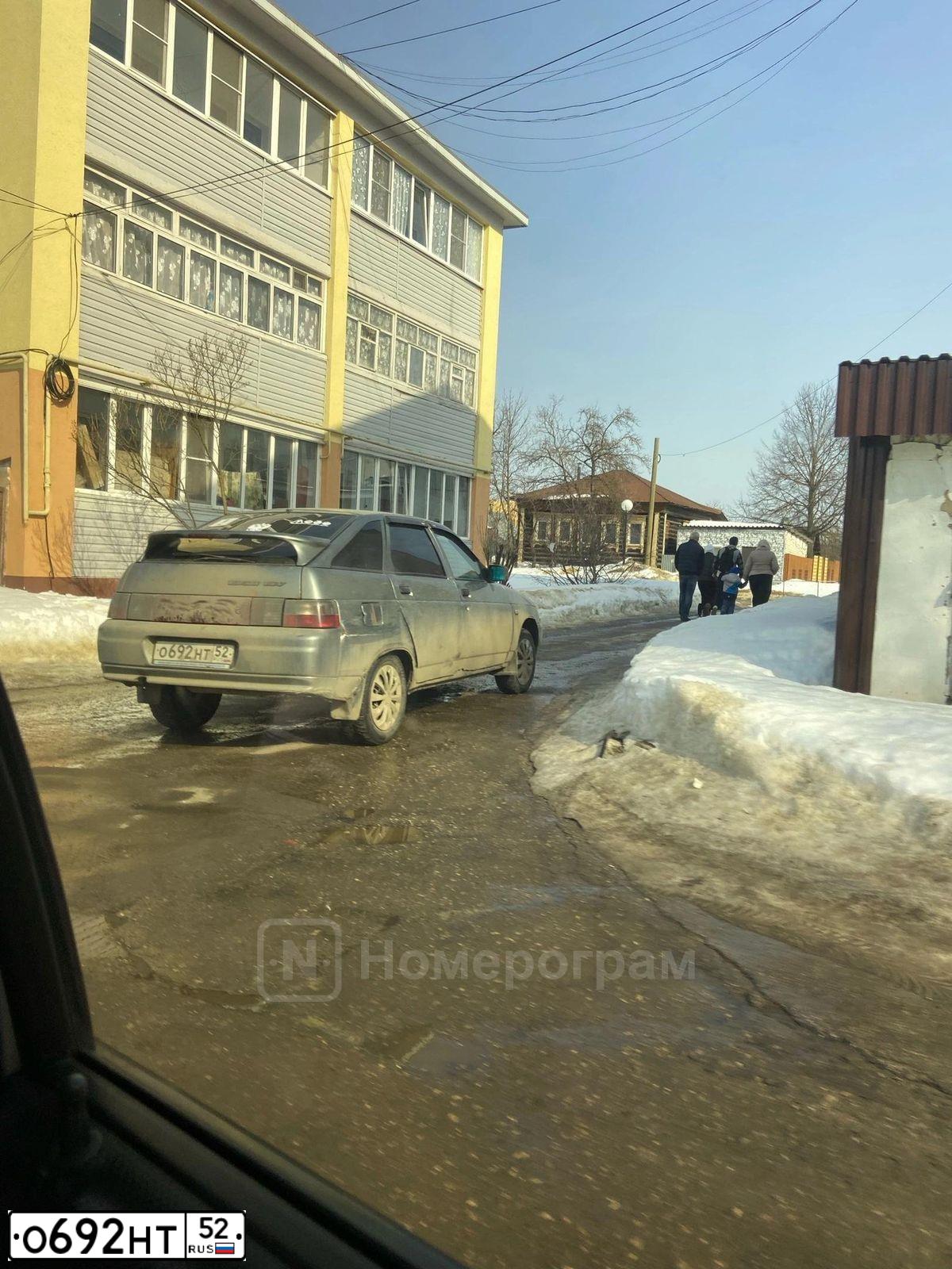 Фото автомобиля LADA 2112, 2004 — госномер О692НТ52. Цвет: СЕРО-ЗЕЛЕНЫЙ