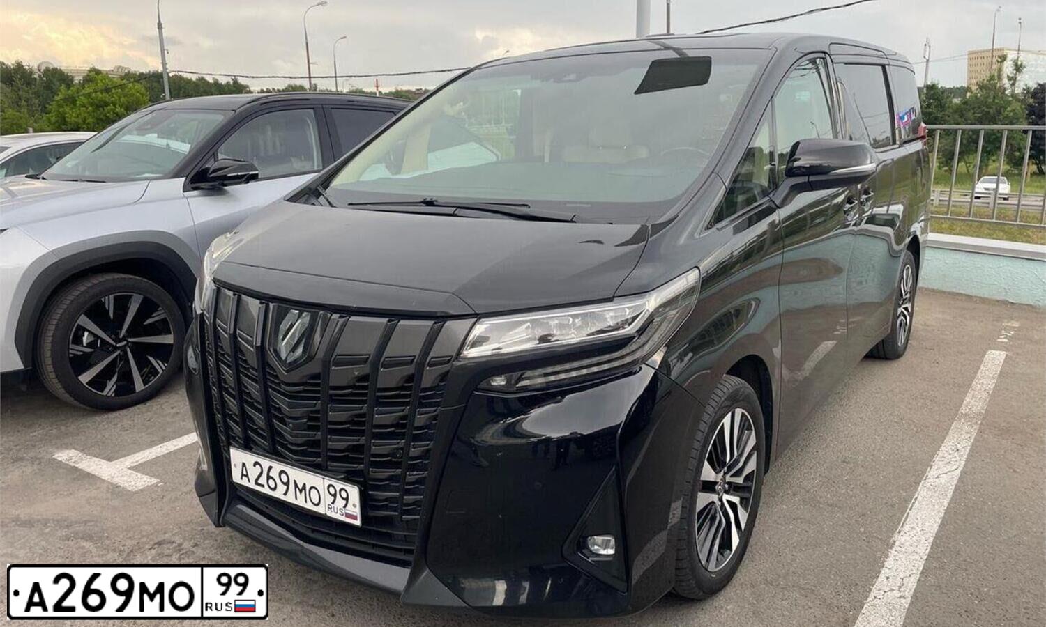 Фото автомобиля LADA 2105, 2000 — госномер М583АХ799. Цвет: БЕЛЫЙ
