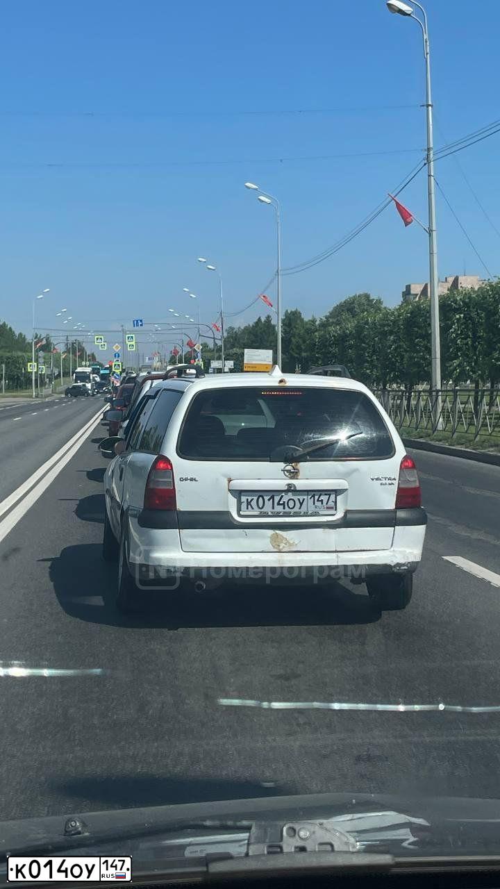 Фото автомобиля OPEL VECTRA, 1998 — госномер К014ОУ147. Цвет: БЕЛЫЙ