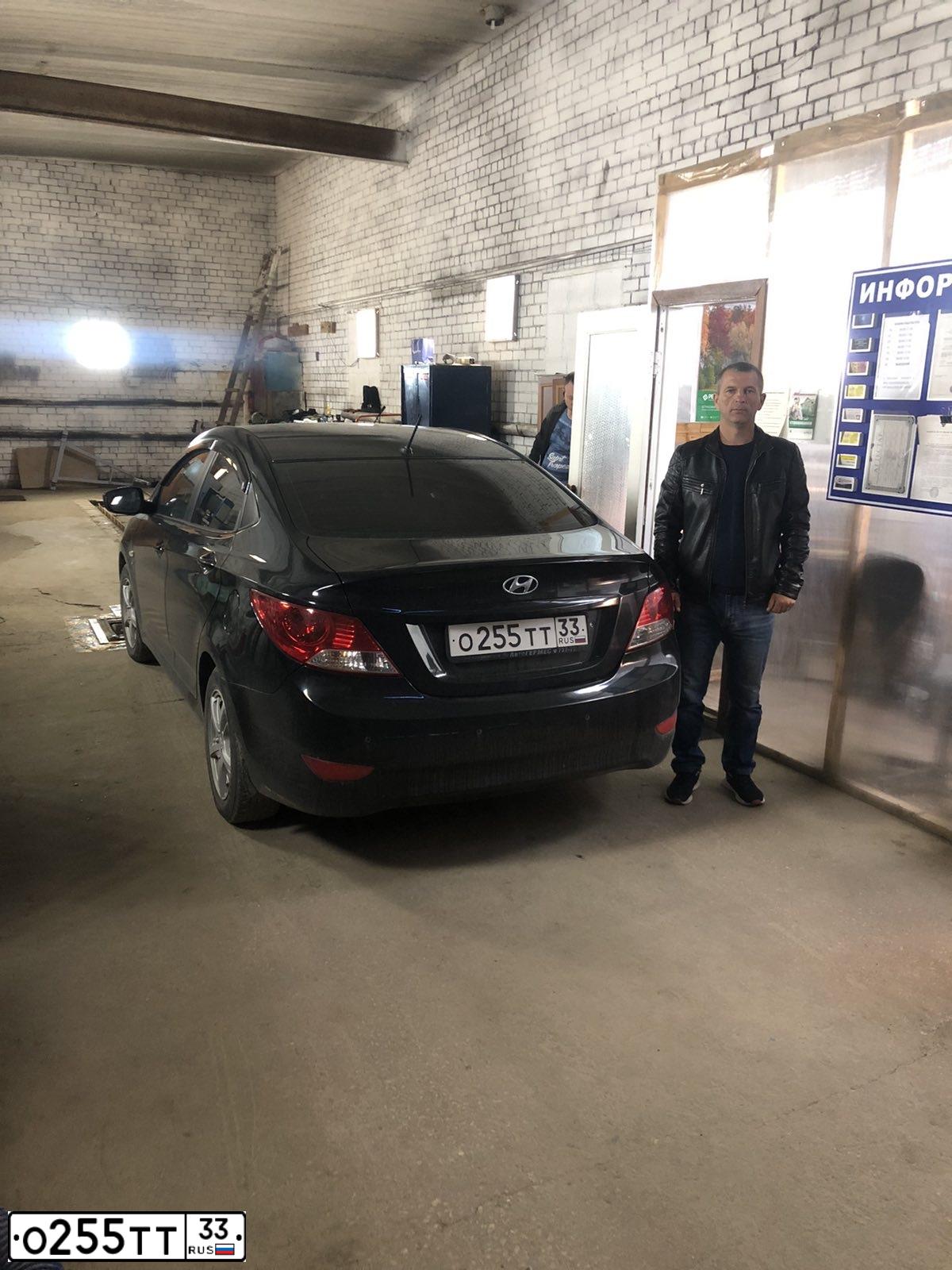 Фото автомобиля HYUNDAI SOLARIS, 2012 — госномер О255ТТ33. Цвет: ЧЕРНЫЙ
